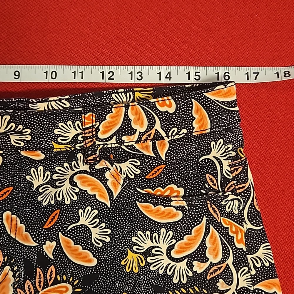 H and M floral leaf graphic print shorts size 12 faux cuff hem - Picture 5 of 8